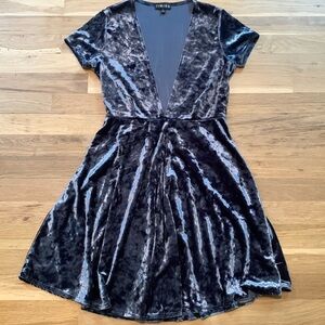 Timing Short Sleeve Deep V-Neck Silvery Blue Velvet Mini Dress Women’s S